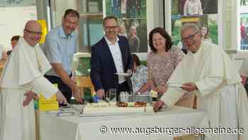 Gäste feiern in Roggenburg einen Dreiklang aus Familie, Umwelt und Kultur