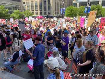 Thousands gather at Fountain Square for “Bans Off Cincinnati” rally - FOX19