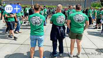 Fans der BSG Chemie marschieren vor Pokalfinale friedlich durch Chemnitz - Leipziger Volkszeitung
