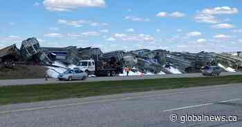 Train carrying potash derails east of Fort Macleod in southern Alberta - Global News