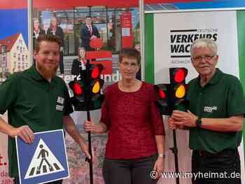 Sparkasse spendet Schulungsampel für die Kreisverkehrswacht - Aichach - myheimat.de