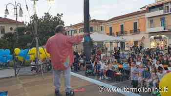 Termoli: Il 'Cartastorie' Oreste Castagna incanta Termoli con racconti, cartoncini e solidarietà - Termoli Online