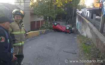 Auto vuelca en México-Cuernavaca; conductor fue detenido por conducir ebrio - Telediario CDMX