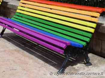 Padova, rimandata a Este l’inagurazione della panchina arcobaleno: bufera sul sindaco - Corriere