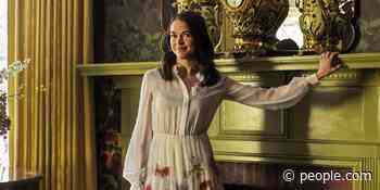 See Inside Sutton Foster's 'Magical' Gilded Age Home — Complete with a Floral Ceiling! - PEOPLE