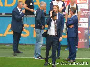 Genoa-Bologna, Josh Wander osserva dal campo il riscaldamento dei rossoblu - Buon Calcio a Tutti