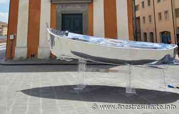 A Pisa sul Lungarno arriva la Barca di Caronte di Tannaz Lahiji - Finestre sull'Arte