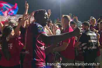 Le Clermont Foot a fêté son maintien en Ligue 1 avec ses supporters - France 3 Régions