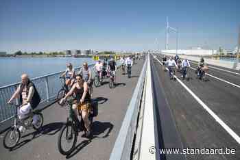 Gloednieuwe verbindingsbrug tussen voor- en achterhaven (Brugge) - De Standaard