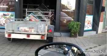Aanhangwagen schiet los en eindigt in vitrine van viswinkel - Het Laatste Nieuws