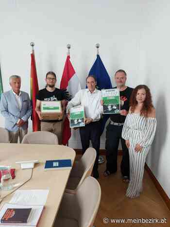 Tierschutznovelle in Begutachtung: Tierschutzminister Johannes Rauch & Petition gegen Vollspaltenboden - meinbezirk.at