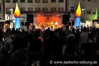 Bei der Einkaufsnacht in Emmendingen pulsiert das Leben - Emmendingen - Badische Zeitung