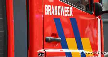 Vrachtwagen verliest steenpuin, brandweer ruimt ladingverlies op | Lebbeke | hln.be - Het Laatste Nieuws