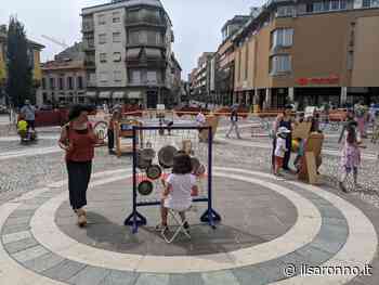 Saronno, piazza invasa da pentole, sonagli e biglie e campanelli: i giochi retrò affascinano i bimbi saronnesi - ilSaronno