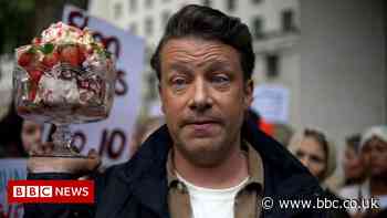 Jamie Oliver stages Eton mess protest outside No 10