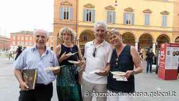 Modena, “Mangia e bevi” per le vie del centro: tutto esaurito per Stuzzicagente - La Gazzetta di Modena