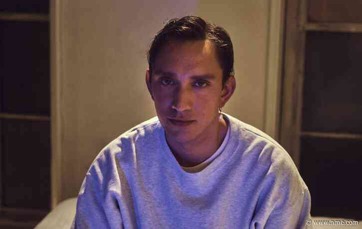 Oliver Sim shares new single ‘Hideous’ about his HIV diagnosis