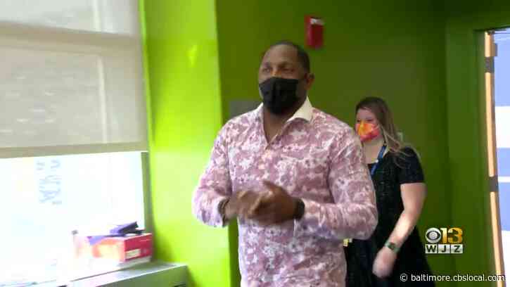 Ray Lewis Visits Johns Hopkins Children’s Center To Make $134K Donation