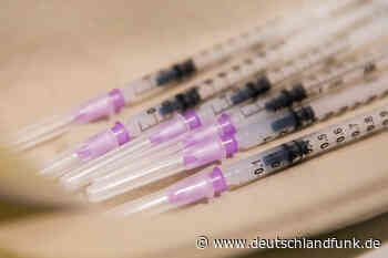 Einrichtungsbezogene Impfpflicht - Lauterbach begrüßt Entscheidung des Bundesverfassungsgerichts - Deutschlandfunk