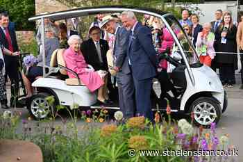 Queen tours Chelsea Flower Show from comfort of electric buggy - St Helens Star