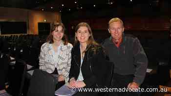 Smile: CSU Bathurst students receiving scholarships - Western Advocate