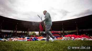 Hundreds gather for memorial marking 1 year since discovery at Kamloops residential school