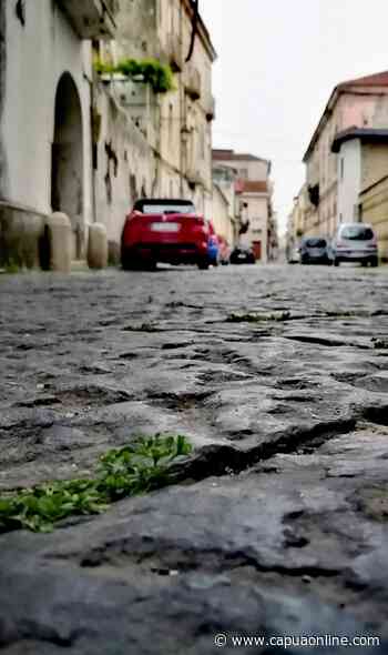 Capua. Ero davanti al portoncino ed ho sentito la voce provenire dai grandi finestroni del palazzo... - Capuaonline.com