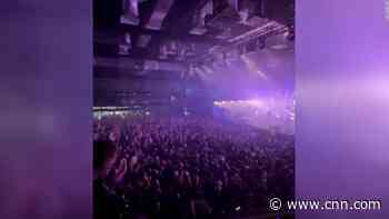 Concertgoers in Russia chant "F*** the war!"