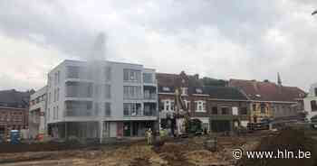 Waterlek op Steenakker zorgt voor metershoge fontein | Wervik | hln.be - Het Laatste Nieuws