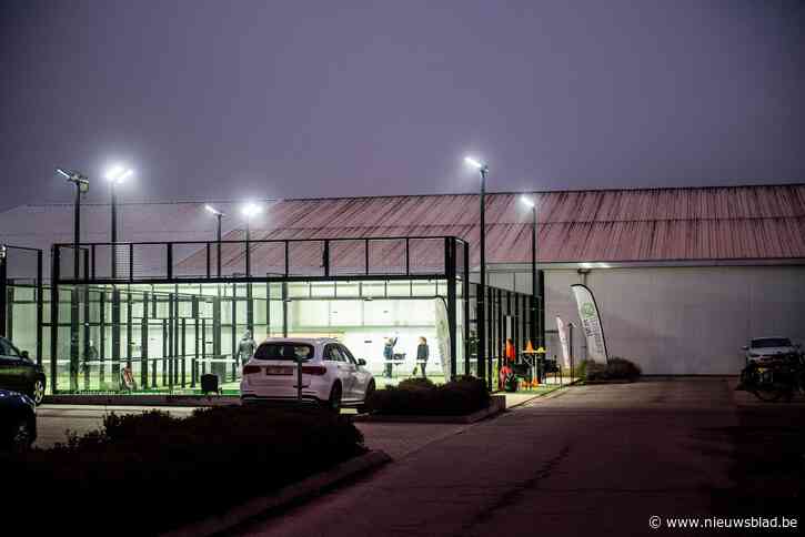 Buren van padelterreinen stappen naar rechter: “Niet meer spelen na 18.00 uur”