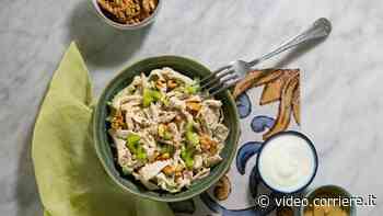 Insalata di pollo con sedano e noci - Corriere TV