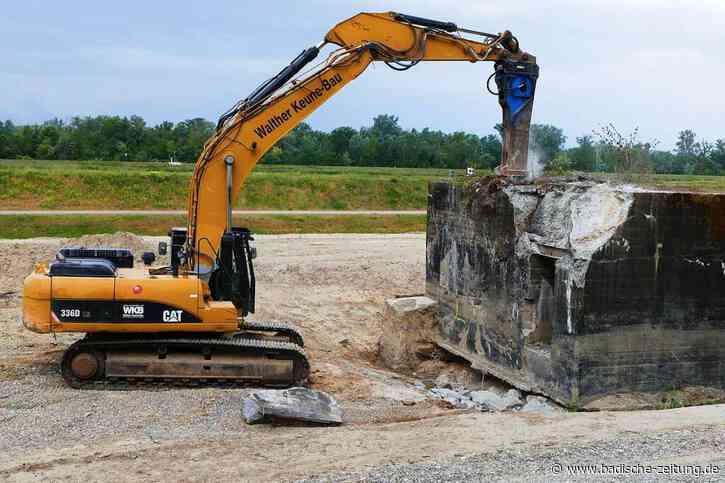 Der Westwall-Bunker bei Breisach ist nur noch ein Haufen Steine - Breisach - Badische Zeitung