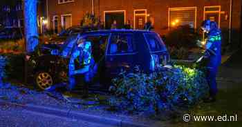 Man (28) botst met auto tegen boom in Helmond, bestuurder naar ziekenhuis gebracht - Eindhovens Dagblad