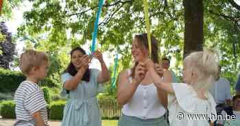 Zaterdag gaan eerste fopspenen in de boom: Maldegem huldigt eerste tutjesboom in - Het Laatste Nieuws