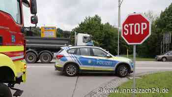 Rollerfahrerin (58) bei Zusammenstoß mit Lkw schwer verletzt