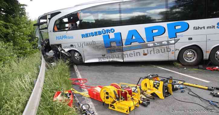 41 Verletzte bei Reisebus-Unfall in Unterfranken