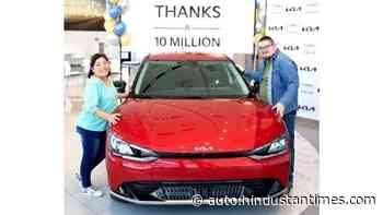 Kia sells one crore cars in US market since debut, EV6 in red is milestone unit - HT Auto