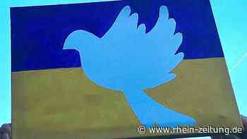 Mahnwache gegen den Krieg: Junge Leute zeigen in Koblenz ihre Sorge und ihre Solidarität - Rhein-Zeitung