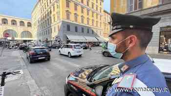La tecnica dello sgambetto: turista rapinato da tre giovani ladri