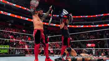 El triunfo de The Usos por el Campeonato Indiscutido por Parejas de WWE fue una decisión de último minuto - TurnHeelWrestling
