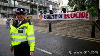 "We will stop you!": Singing climate protesters disrupt Shell shareholder meeting