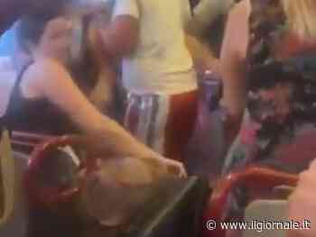 Rissa tra passeggeri sulla Circumvesuviana. "Chiamate la polizia"