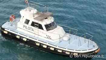 Taranto, barca rischia di finire sotto una nave: salvate le nove persone a bordo, tra loro anche una neonata … - La Repubblica