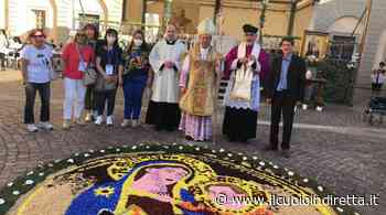 Gli infioratori di Fucecchio a Montenero per rendere omaggio alla patrona della Toscana - IlCuoioInDiretta - IlCuoioInDiretta