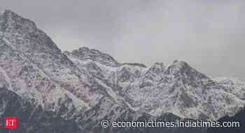 Himachal Pradesh: Fresh snowfall witnessed in Lahaul-Spiti; traffic hit on Manali-Leh highway - Economic Times