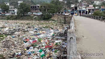 Garbage dumping in Mendhar river, RDD in deep slumber - Jammu Kashmir Latest News | Tourism | Breaking News J&K - Top Stories