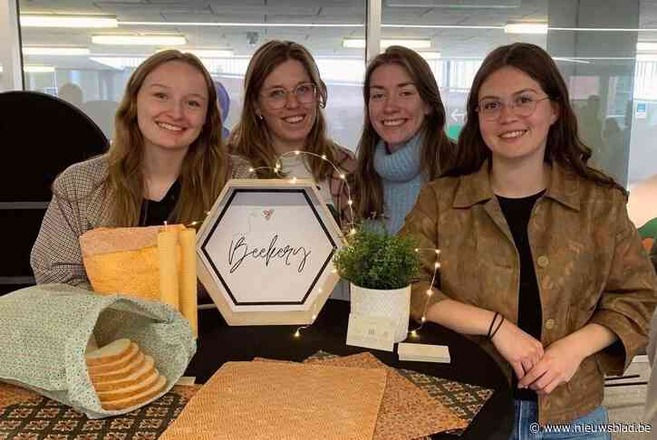 Vier studenten verkopen herbruikbare broodzakken om gigantische afvalberg tegen te gaan: “Het brood blijft zo ook langer vers”