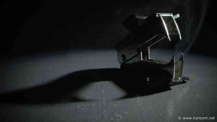 Kampf der Zettelwirtschaft: Mit diesem Horror-Spot präsentiert sich die AOK als digitale Krankenkasse