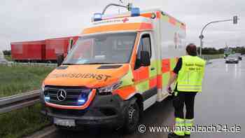 BRK-Fahrzeug kracht in Mettenheim in Auto