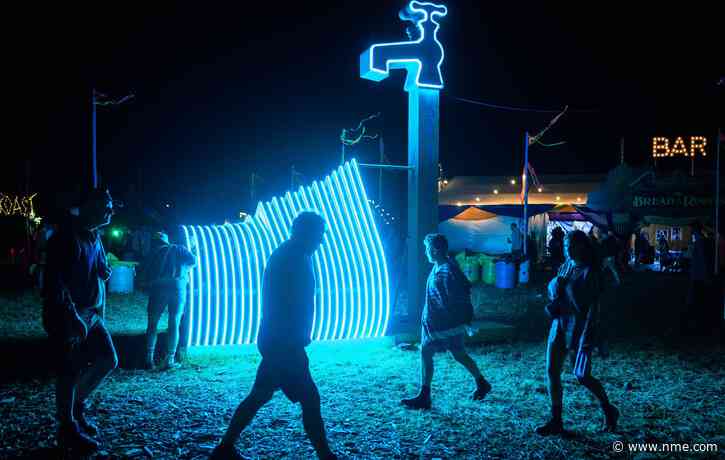 Glastonbury 2022 bans sales of single-use plastic bottles
